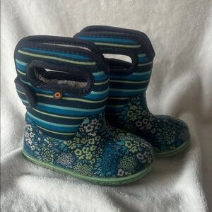 Bogs Kids' Blue and Green Floral Boots
